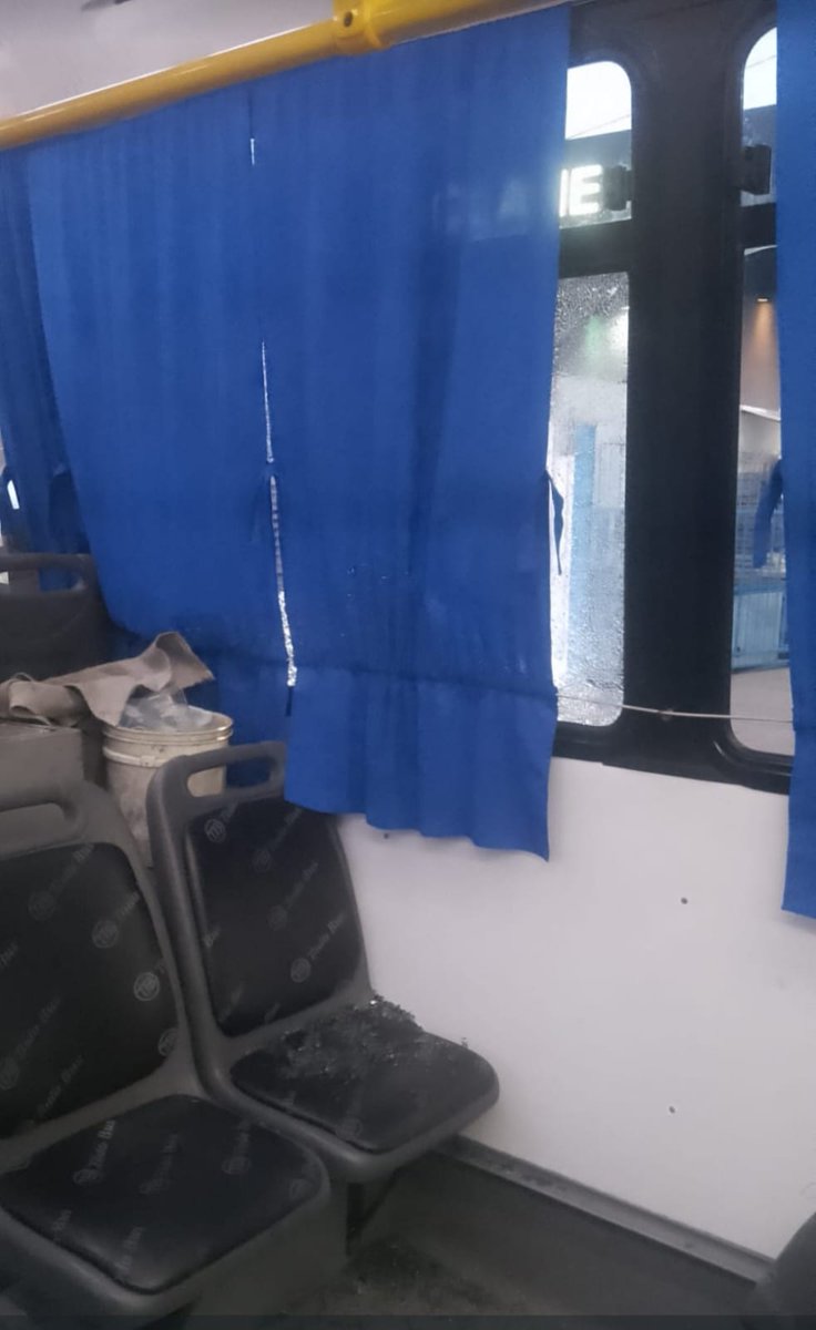 SARANDI: APEDREARON A UN COLECTIVO:
Esta vez le tocó al interno 10 de la linea 98 y fue en la esquina de Hernan Cortez y Av. Mitre. Afortunadamente no hubo heridos.