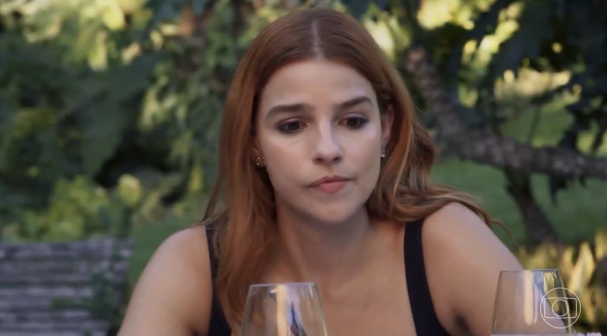 Coitada de Juquinha, imagina esperar esse tanto de tempo para ter um tempo a sós com Lorena, e aí todo mundo resolve ligar para mulher dela. 
#TrêsGraças #loquinha