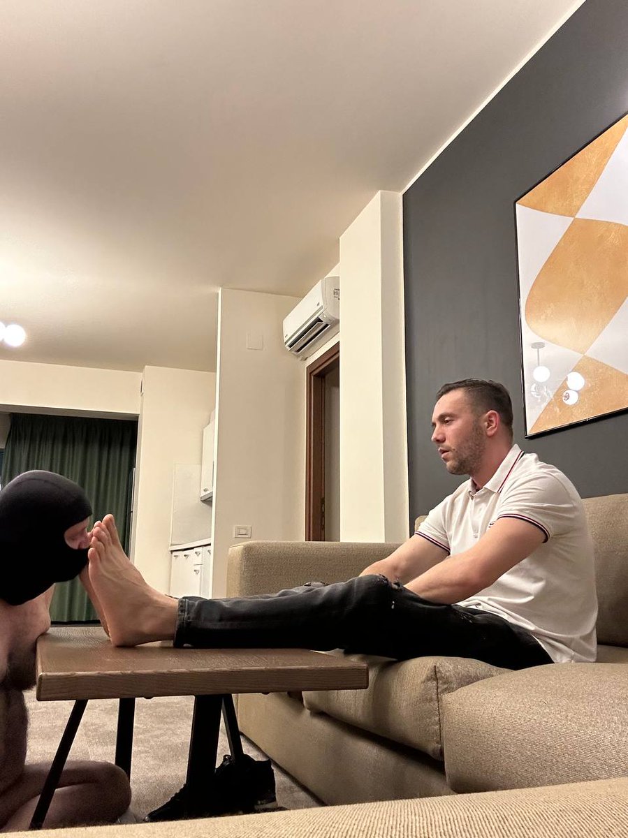 Master of weak minds tweet media