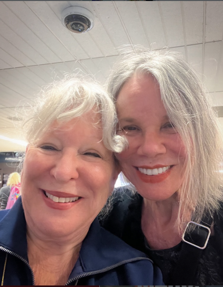 Ah! A Beaches reunion between the Divine Bette Midler and the great Barbara Hershey. Who knows why this get together? We can only speculate. There's the upcoming Beaches musical, Maybe they will slip in for a peek. Also, Bette has mentioned she'd like to do a sequel to Beaches!