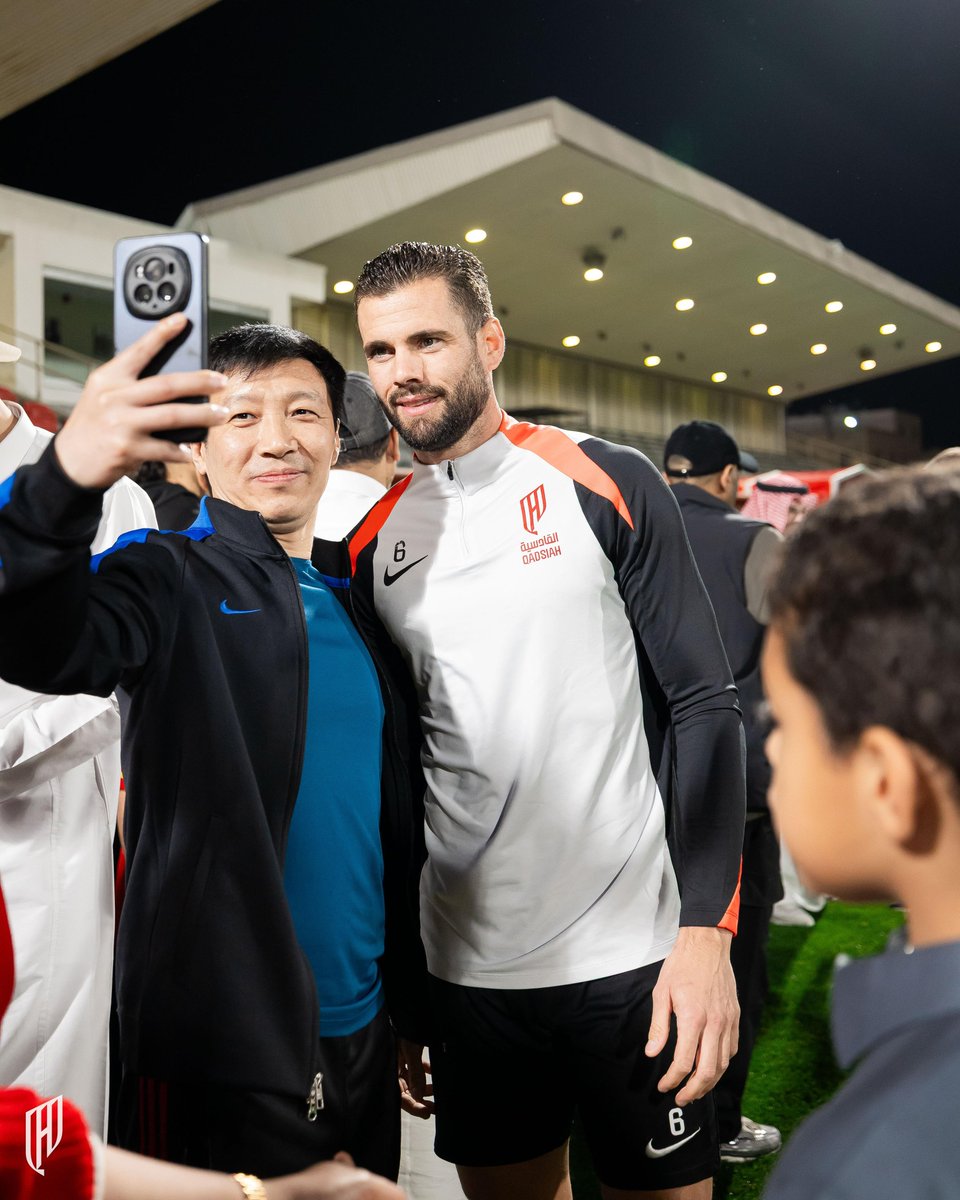 صور وذكريـات مع المدرّب واللاعبين 🤳

اشترك في العضوية .. وعيش لحظتك ⤵️
store.alqadsiah.com/categories/112… 🔗

#القادسية