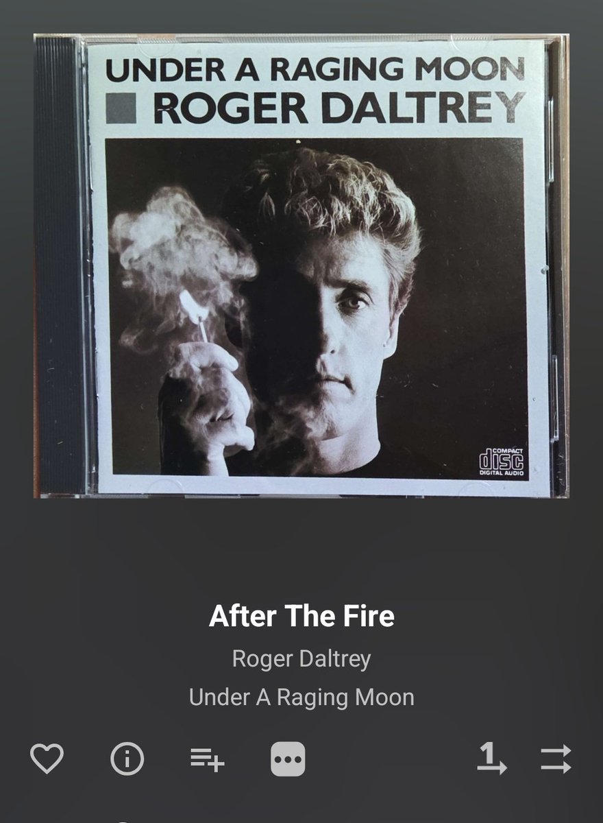 _Kyota_'s tweet image. ロジャー・ダルトリー/Under The Raging Moon(1985)
ピート・タウンゼント作のAfter The Fire、ブライアン・アダムス&amp;amp;ジム・ヴァランス作のLet Me Down Rasyをはじめシングルヒットが4曲。アルバムとして上々のクオリティなのに、現在までCDもレコードも再発されたことがないという…
#Musicolet