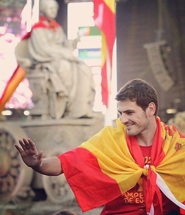 Día 204 hasta que me sigan <a href="/IkerCasillas/">Iker Casillas</a> e <a href="/IbaiLlanos/">Ibai</a>