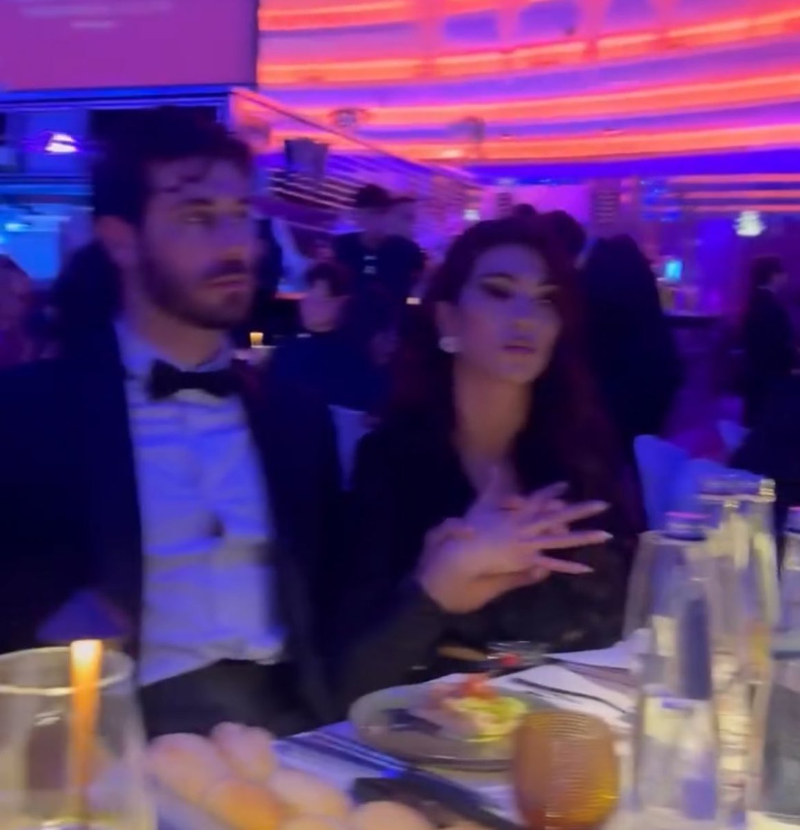 demetinbenleri's tweet image. MANINA MANINA TUTTO GIUSTO TUTTO CORRETTO 
#rashmer