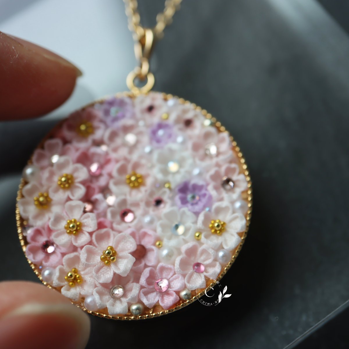 桜満開のネックレス 一部を重ねて立体的にしました🌸 ピンク×紫 この