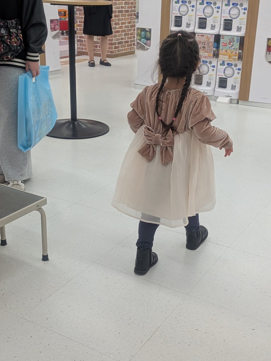 おはようございます〜
雪遊びためお姫さまがいらしています⛄️
今年2度目の🛩️です
スノースーツの下はふわふわドレス💕
嬉し楽し愛しい日々に感謝(・∀・)ノ
ゆるふぁい〜