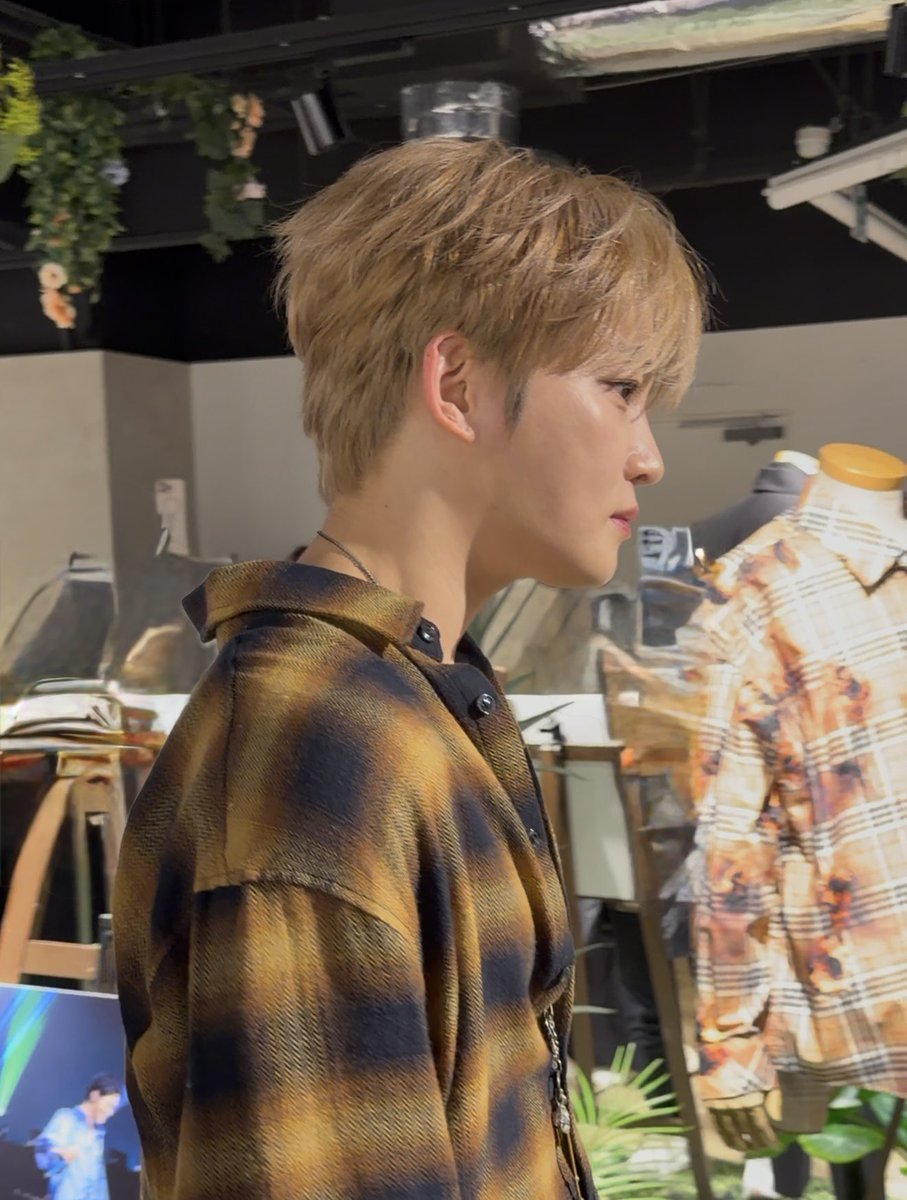 bewithyousimba's tweet photo. キレイな横顔✨
@ポップアップストア

#ジェジュン
#JAEJOONG https://t.co/vssVjI5Tsk