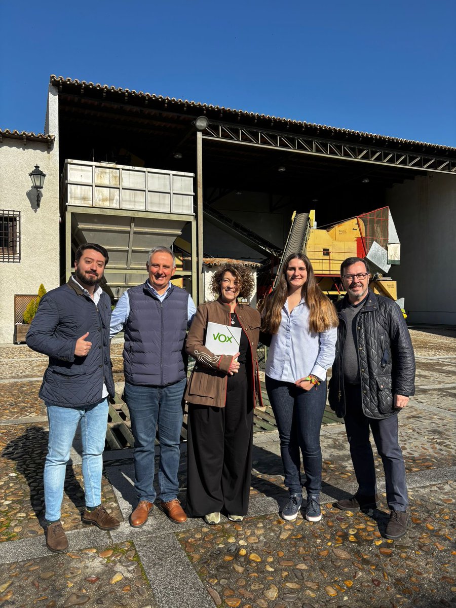 El trabajo de organización de <a href="/madrid_vox/">VOX Madrid</a> no se detiene. Hoy, en Torrejón de Velasco, hemos completado la reunión número 100 con nuestros concejales en sus propios municipios. 

Escuchamos, analizamos, orientamos, aplaudimos, planificamos, apuntamos y, si hace falta, apretamos.