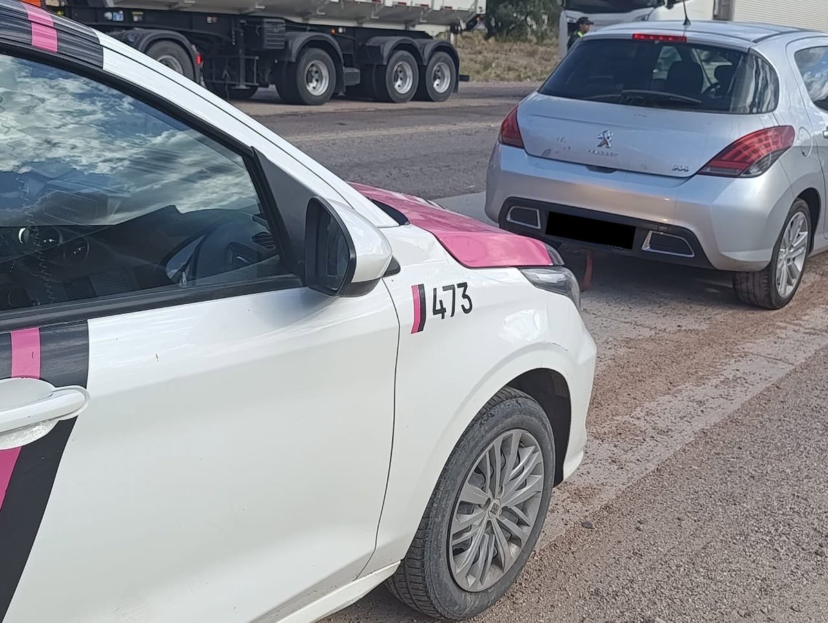 lopresti_lh's tweet photo. Hoy, tuvimos el primer caso de nuestro programa “Viajá Seguro”. Gracias a la colaboración ciudadana y a la acción de nuestra Guardia Urbana Municipal en conjunto con @gendarmeria , pudimos detener y labrar la multa correspondiente por cruzar en doble línea amarilla y posterior fuga. 

Agradezco la participación de todos, de las fuerzas de seguridad nacional y provincial y fundamentalmente de los ciudadanos que se comprometen y colaboran, juntos podemos hacer un viaje más seguro. 

#SomosLaMontaña
#LasHerasViajaSeguro