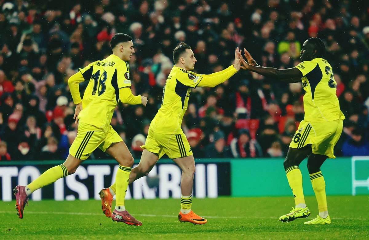 gencfborg's tweet photo. Takımıyla, taraftarıyla..

TEŞEKKÜRLER FENERBAHÇE.

#GençFenerbahçeliler https://t.co/5RQ3gLog8E