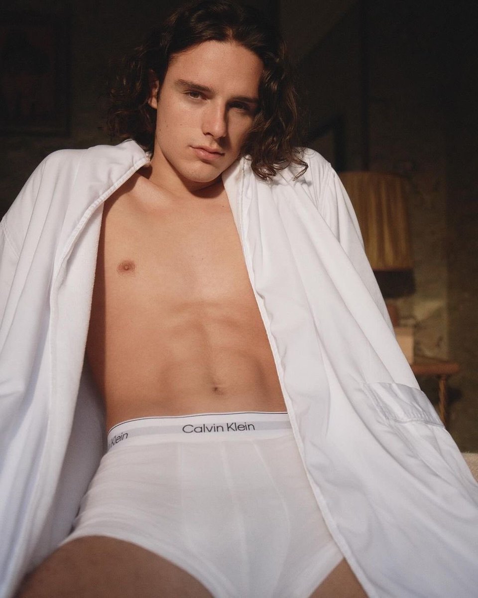 BoyCrave9fg's tweet photo. Harry Collett https://t.co/zvADiZjhaW