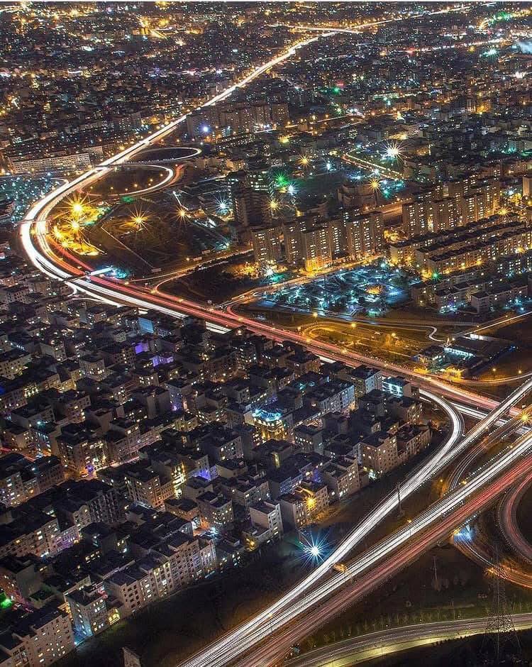 SnbNasser's tweet photo. خودمونیم هرجای دنیا میری هیچ جا شبای تهران نمیشه (: https://t.co/dAfeINCnrI