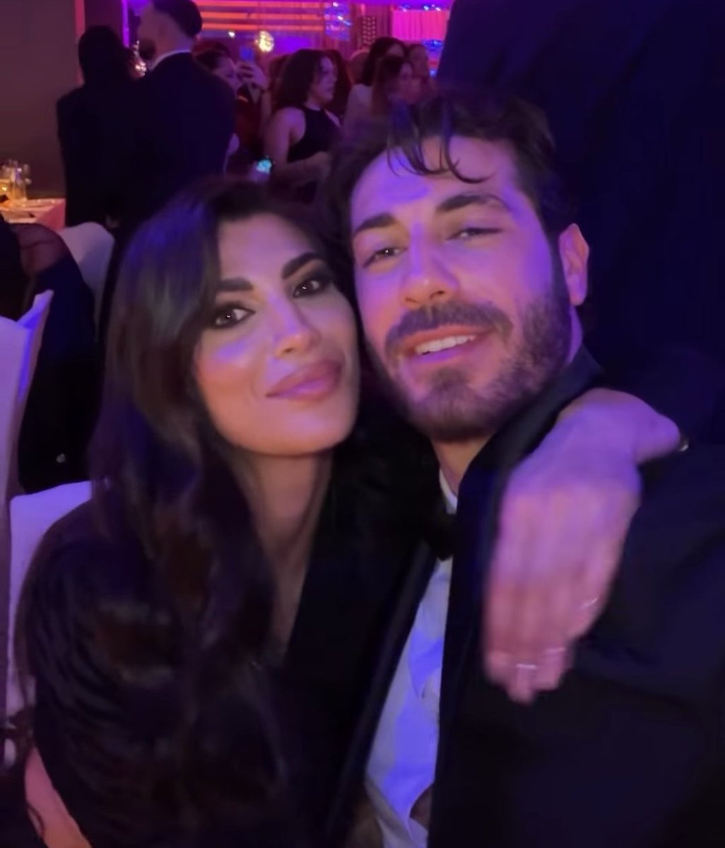 Leila_KJ's tweet image. Questo facecardismo potentissimo! ❤️‍🔥
#Rashmer