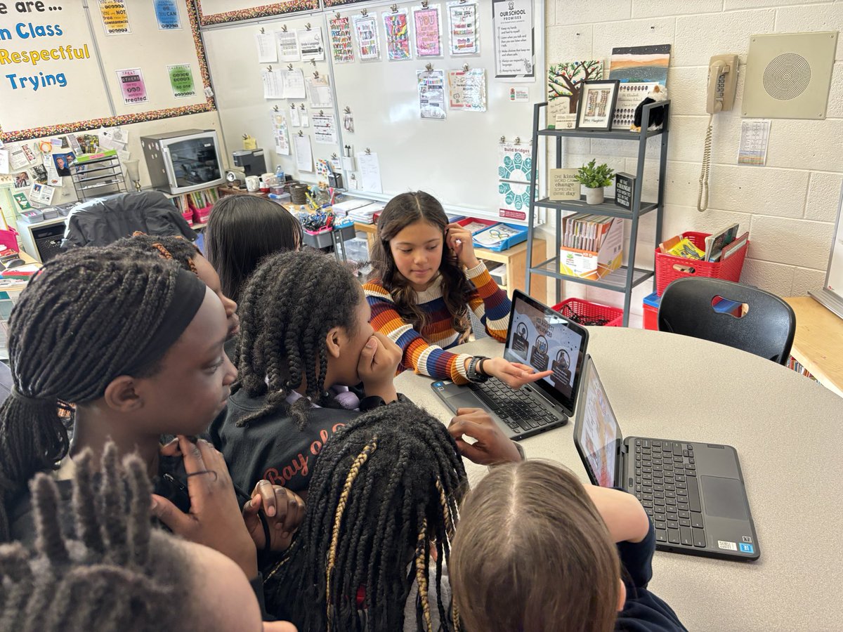 Mr. Cook tweet media