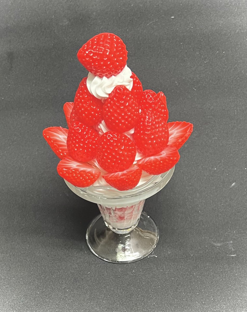 🍓🍓🍓を沢山使いました その他ジャンボなパフェも作りました ＃食品