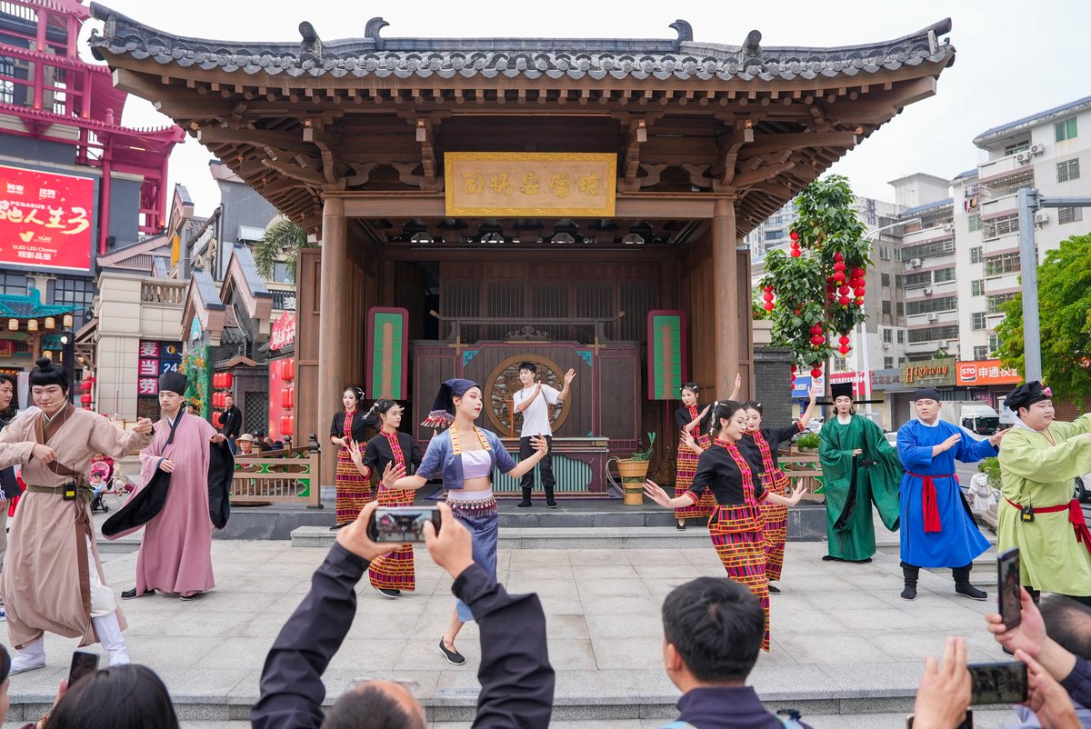 Explore Haikou tweet media