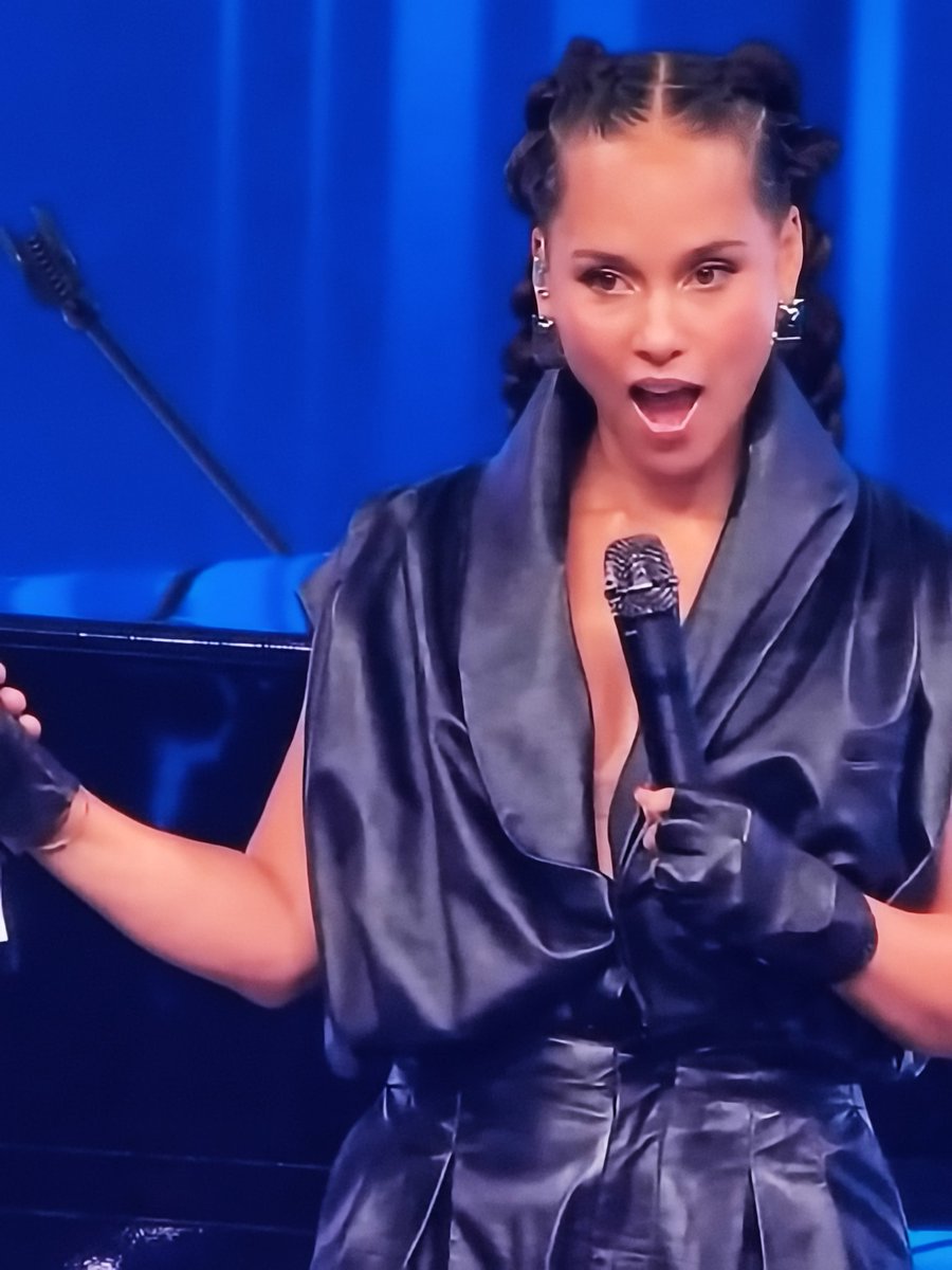 Mi sa che stasera Ramazzotti si sia finalmente tolto dalla testa la Hunziker.

#Sanremo 
#Sanremo2026