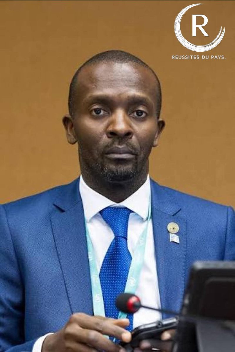 INSPIRANT: Il occupe l’un des postes les plus puissants de la RDC…mais personne ne parle de lui.!😱‼️

C’est lui qui murmure à l’oreille du président.

Il n’est pas une star de la politique.
Il ne fait pas de tapage médiatique.
Mais aujourd’hui, il est la main droite du