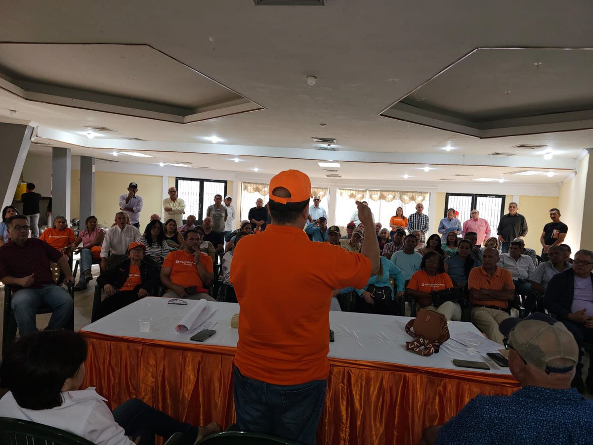 🇻🇪💪🏻 RECORRIENDO Y ESCUCHANDO A NUESTRA VENEZUELA 

Nuestro Coordinador Operativo Roland Carreño se reunió hoy con los miembros de la Plataforma Unitaria del estado Guárico. Estamos decididos a seguir avanzando en esta transición que nos llevará a la democracia para nuestro país.