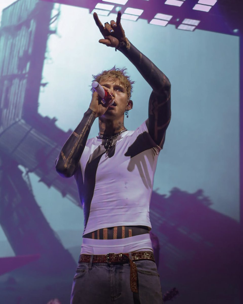 mandy 🗝️🏨😈 tweet media