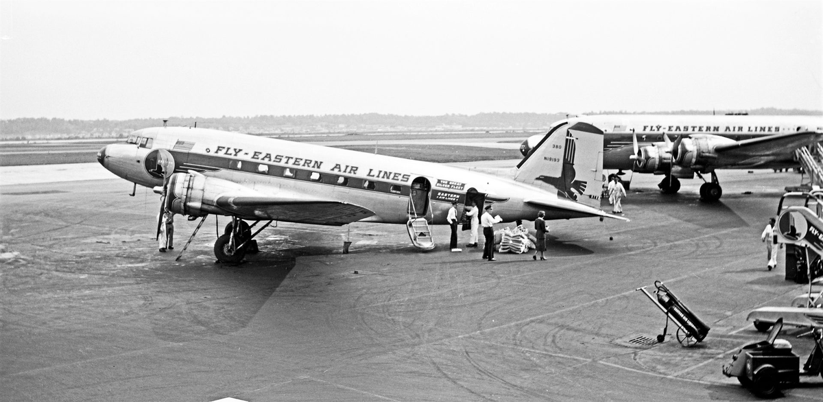 USAS_WW1's tweet image. #Planecrash #disaster #WWII #Avgeek #OTD: February 26, 1941: USAF WWI ace and President of Eastern Airlines Eddie Rickenbacker is a passenger in a DC-3 that crashes flying into Atlanta; the altimeter was set 1,000' too high. 8 killed. Rickenbacker hospitalized months but lives!
