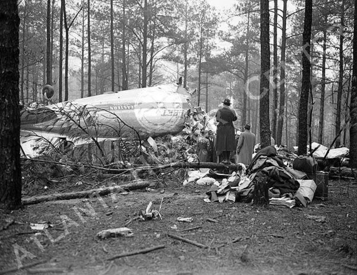 USAS_WW1's tweet image. #Planecrash #disaster #WWII #Avgeek #OTD: February 26, 1941: USAF WWI ace and President of Eastern Airlines Eddie Rickenbacker is a passenger in a DC-3 that crashes flying into Atlanta; the altimeter was set 1,000' too high. 8 killed. Rickenbacker hospitalized months but lives!