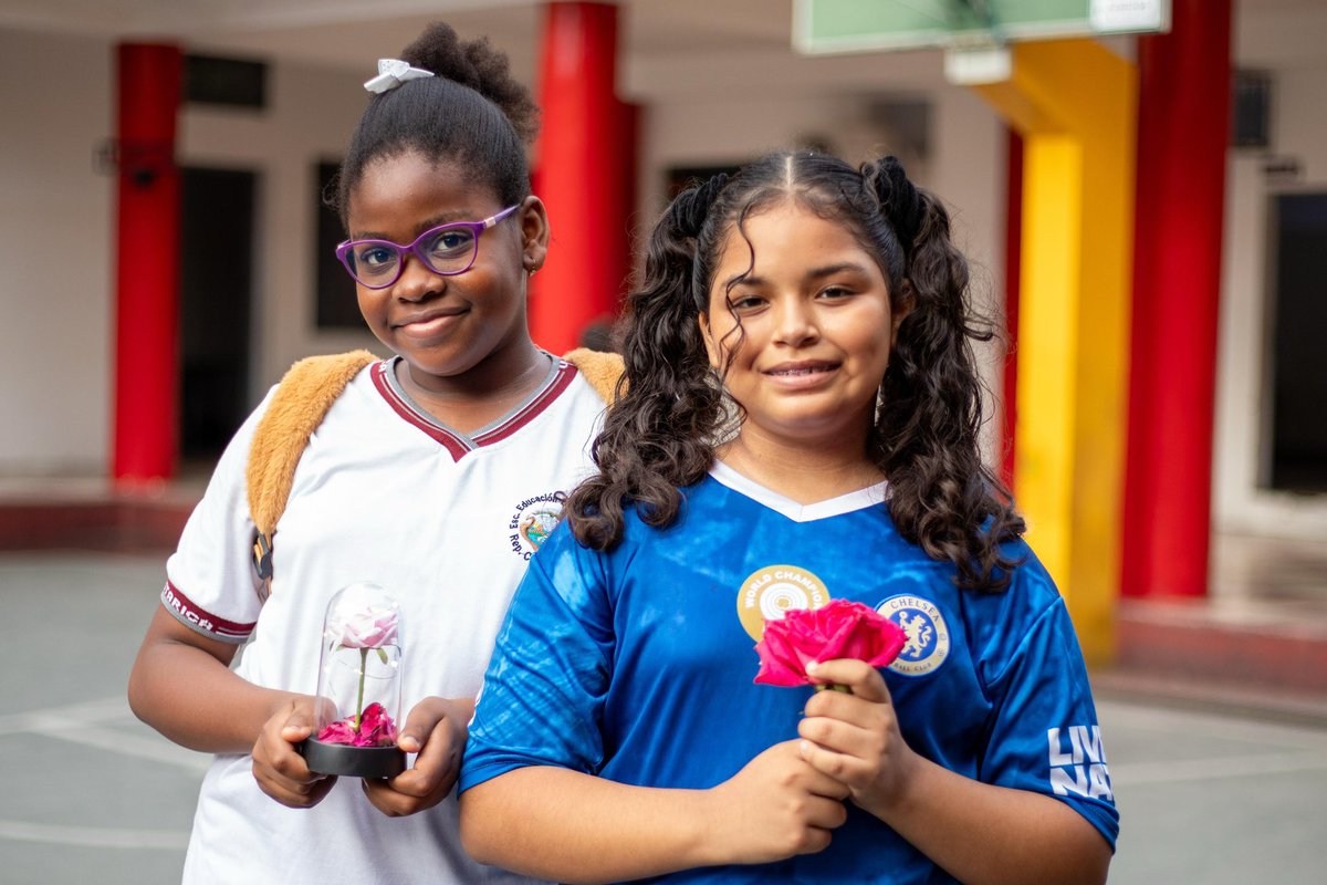 📍 [GUAYAQUIL] La ministra <a href="/GildaAlcivarOk/">Gilda Alcívar</a>, recorrió las instalaciones de la Escuela de Educación  Básica Fiscal República de Costa Rica y compartió gratos momentos con los estudiantes en la culminación del año lectivo. 

Además, sostuvo una entrevista con <a href="/teleamazonasec/">Teleamazonas</a>, donde