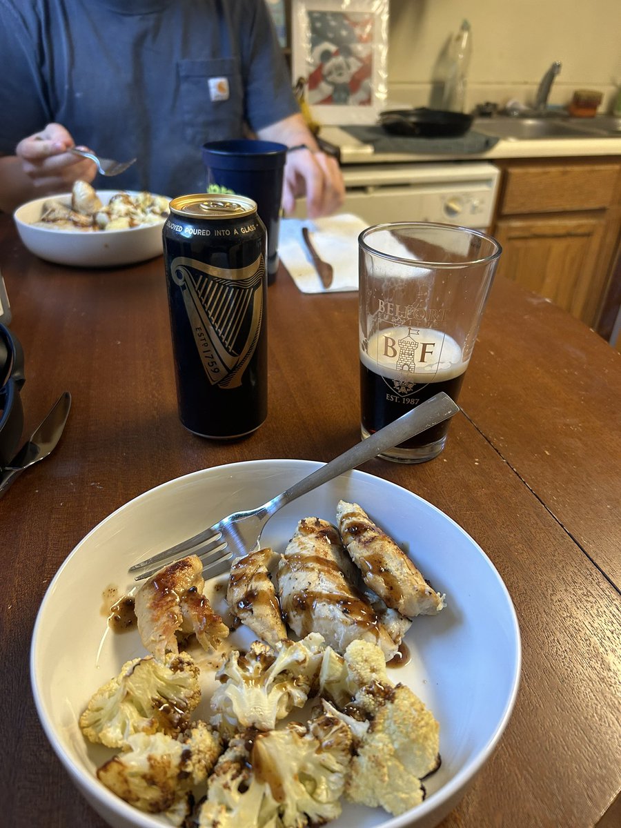 PootieLoops's tweet photo. @EnragedMounty blessed me w calm meal n a stout #Glooks https://t.co/HPbRNoozfH