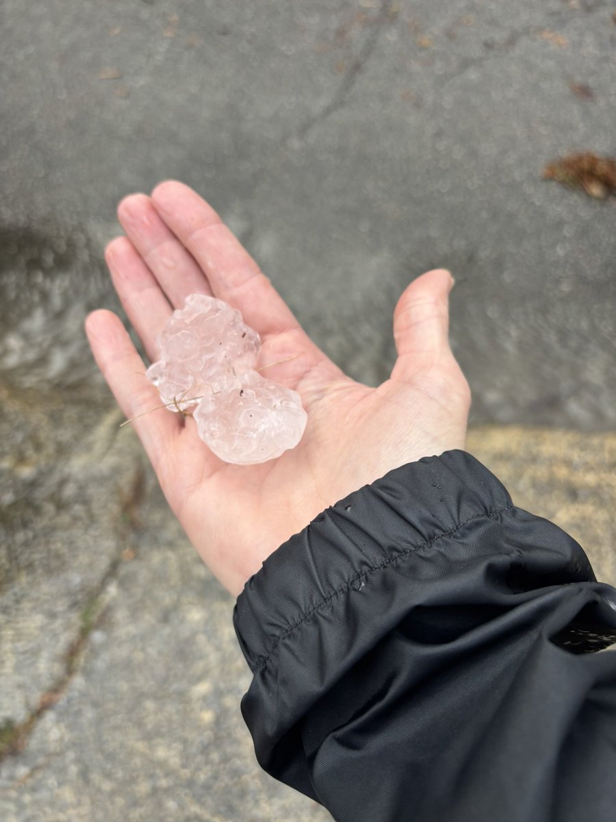 MrsSpan's tweet photo. @spann @AlabamaWXNet Hail in Moody today. https://t.co/vnYrqB3C6j