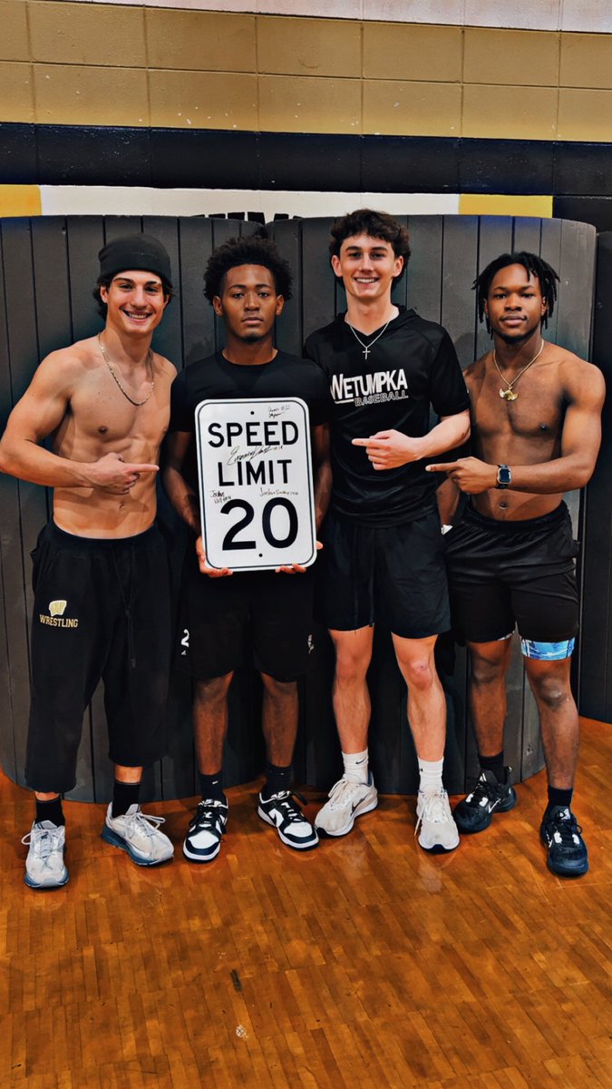 _itscoachben's tweet photo. Founding members of the 20mph club! A little adversity having to run in the gym on a rainy day with limited space but we got it done! #NoSpeedLimit
@we2_football https://t.co/YnNzkCkmFx