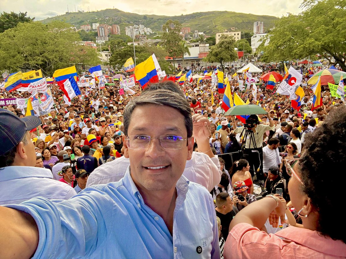 CamiloRomero's tweet photo. ¡Cali es Cali!

Hoy la capital de la resistencia de pie por el nuevo gobierno progresista con @IvanCepedaCast presidente. 

¡A seguir con toda para ganar! ¡Pa’lante! https://t.co/AWTjJrjJQ6