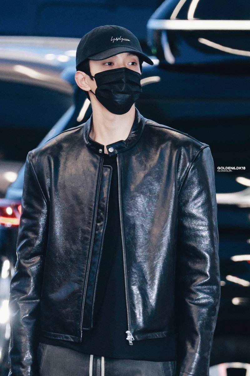 DOKYEOM IN LEATHER JACKET?? HE LOOKS SO FINE🫠🫠🫠