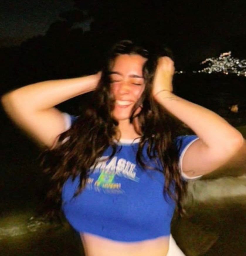 Lauren Jauregui durante sua live hoje:

“Sabe uma coisa que eu amo no Brasil? você não pode ser racista, é ilegal ser racista, eles vão te prender se você tentar brincar com isso! Eu amo isso! ‘Bolsonaro está na cadeia’ eu também amo isso!”