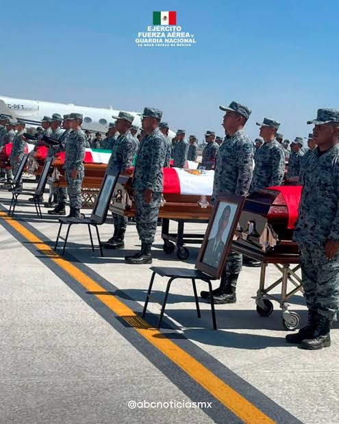 La Presidenta <a href="/Claudiashein/">Claudia Sheinbaum Pardo</a> no se dignó a asistir al homenaje dedicado a los héroes caídos de la Guardia Nacional tras el operativo que abatió a El Mencho.

Está muy ocupada peleándose con Elon Musk y puliendo una Deforma Electoral que desmantele a nuestra democracia. Además,