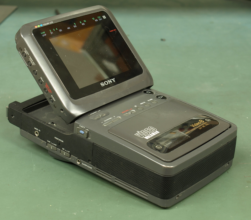 NostalgicPixel's tweet image. I grew up with the Video Walkman.