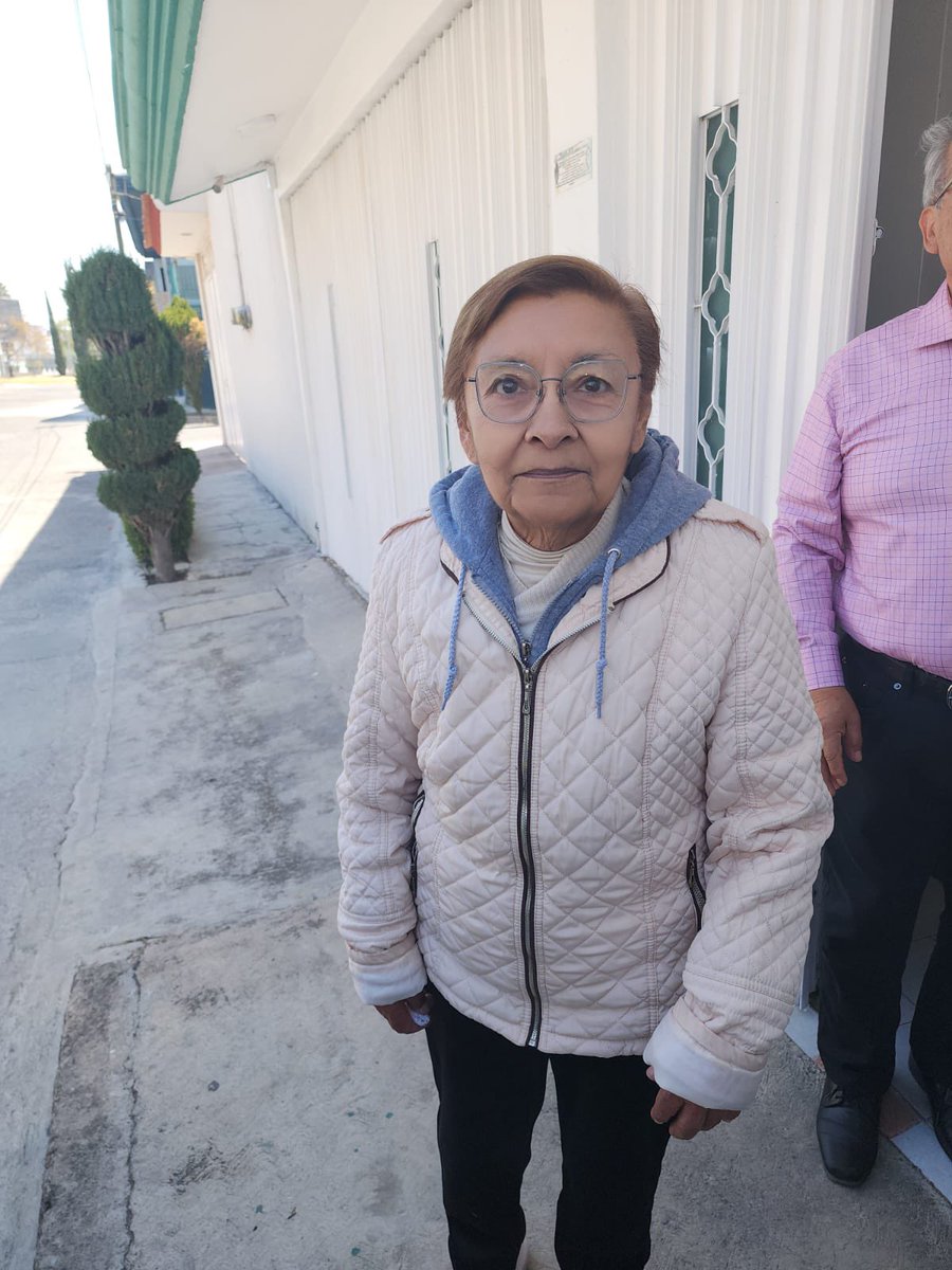 Pueden compartir, en sus grupos  y redes sociales  por favor.  Esta señora  se extravío, no recuerda su nombre,  ni donde vive, ni como se llaman sus familiares. La tienen en resguardo en una estética ubicada en la 14 sur y Circunvalación. <a href="/Ambas_Manos/">Ambas Manos</a> <a href="/AlbertoRuedaE/">Alberto Rueda</a> <a href="/BruceJulis/">Bruce Julis®️ AxolotlMEDIA®️</a>