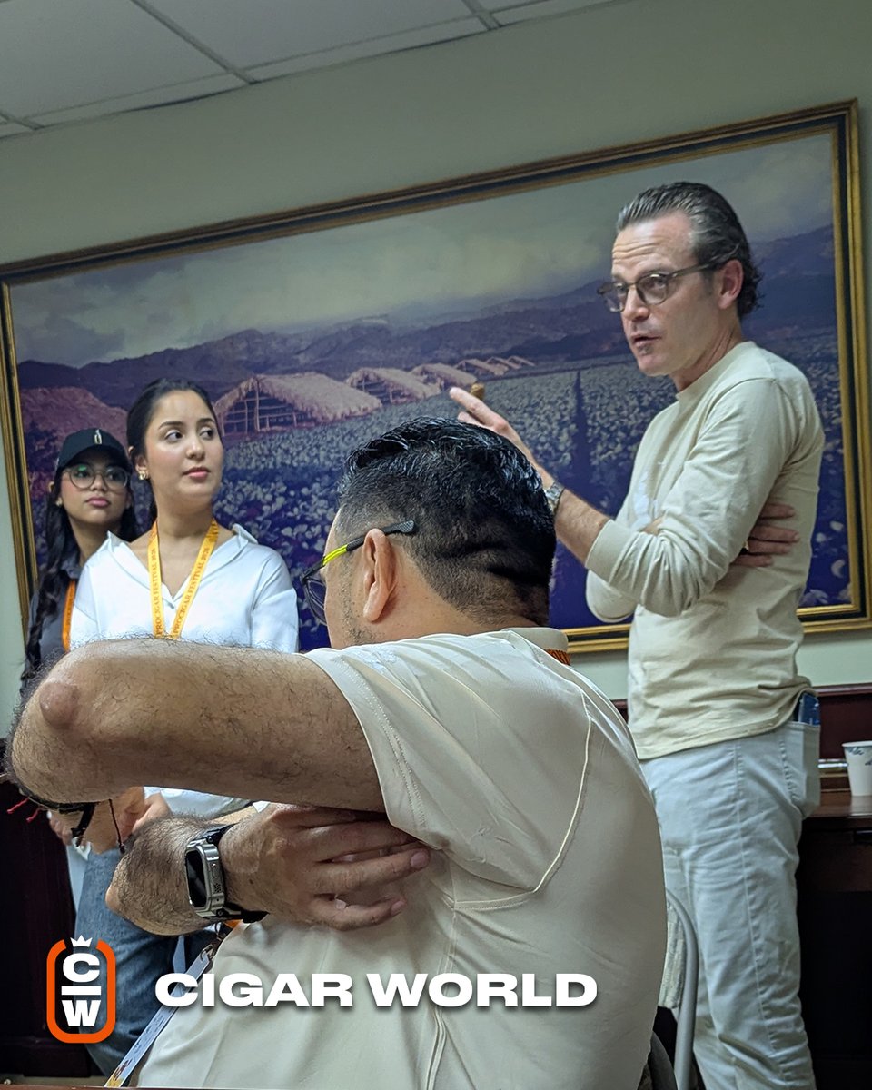 Cigar World tweet media