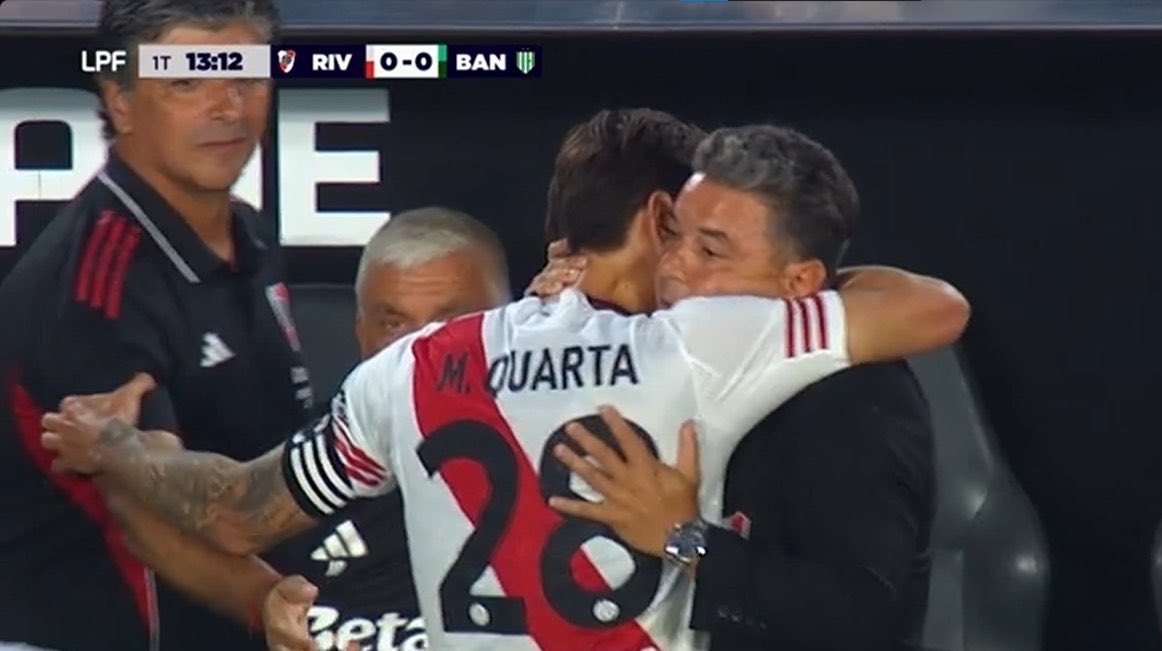 Termontiel_'s tweet photo. Gestos que recuerdan los días más felices para nosotros, en momentos muy duros para Gallardo. 

Imperdonable lo de la mayoría de este plantel haciendo que echen al DT más ganador de nuestra historia. https://t.co/kSrx3LymCr