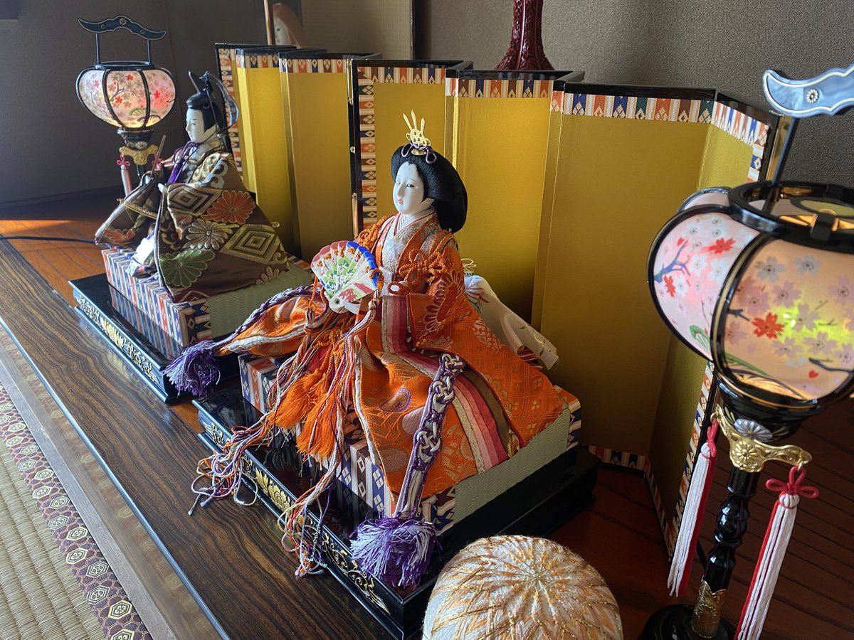 おはようございます☀ 今朝は曇り✨ 大正生まれの祖母のお雛様の掛け軸