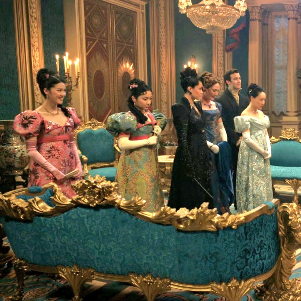 likesrosies's tweet photo. everyone scared as hell when the queen was speaking while posy was just standing there all smiley 😭 the world is truly rainbows and sunshine for her and i hope it never changes🫂 https://t.co/XXXyz5cIeW