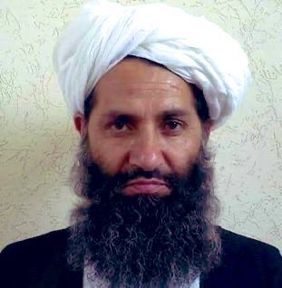 Hibatullah Akhundzada es el líder de los Talibán de Afganistán que permitió que los hombres golpeen a sus mujeres “siempre que no haya huesos rotos o heridas abiertas”. Dicen que lo liquidó Pakistán.