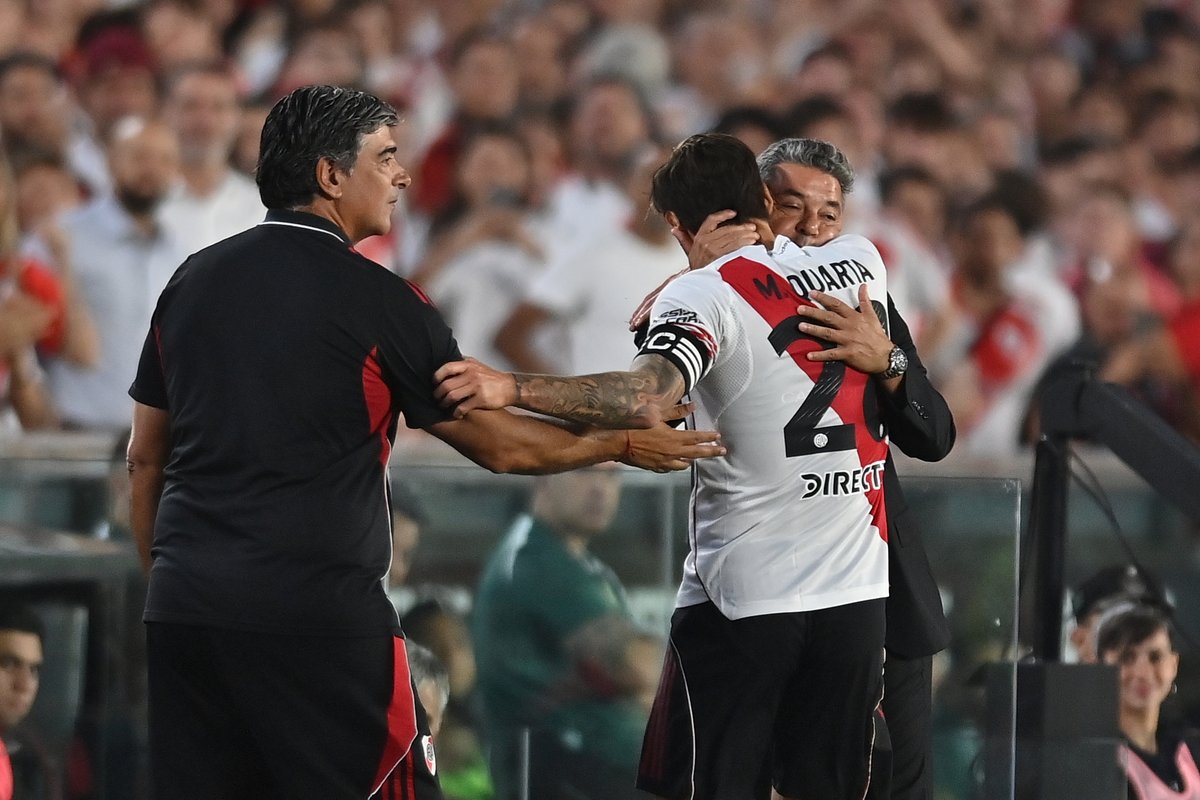 RiverPlate's tweet photo. 🤜🤛⚪️🔴⚪️ https://t.co/PDQrc85Uvm