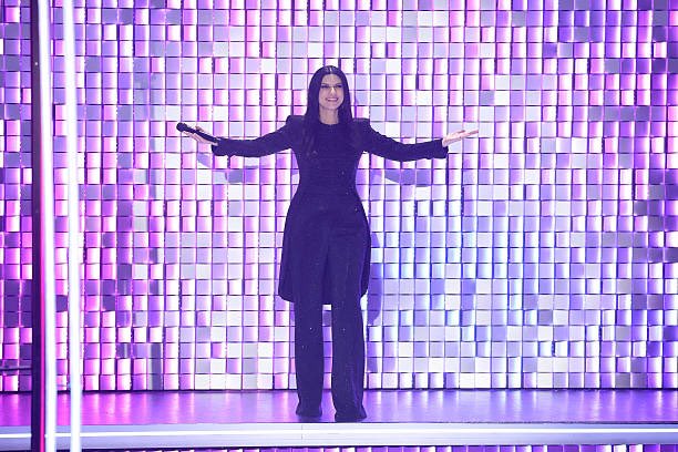 Cinguetterai's tweet photo. A #Sanremo2026 sta uscendo fuori una Laura Pausini spontanea, autoironica, generosa.
Ha messo a tacere le cattiverie gratuite di social e giornali con il suo talento di cantante e, possiamo dirlo, anche di conduttrice https://t.co/WXkWI698j4