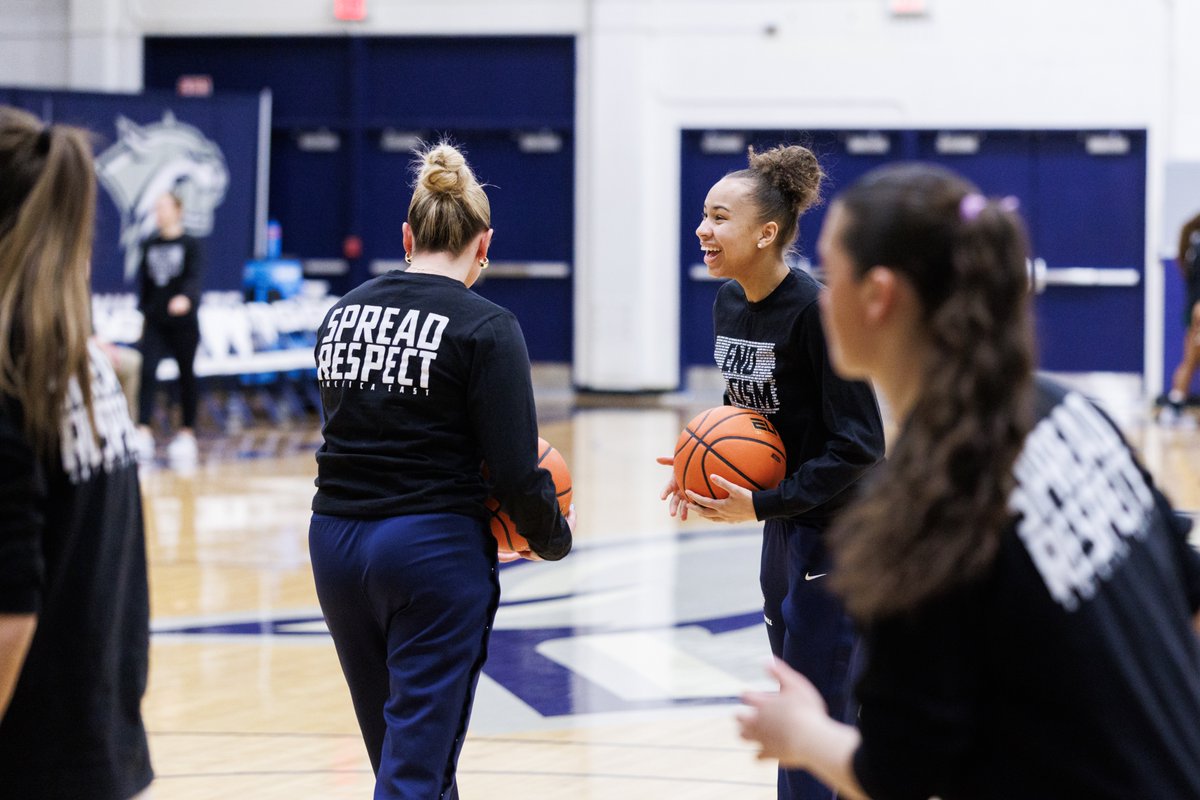 UNHWBB's tweet photo. Ready for game time🏀📸 #SpreadRespect
#BeTheRoar | #BTRW https://t.co/OHMfKb7glK