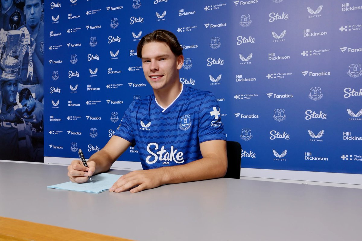 The Extreme Football Enthusiast tweet media