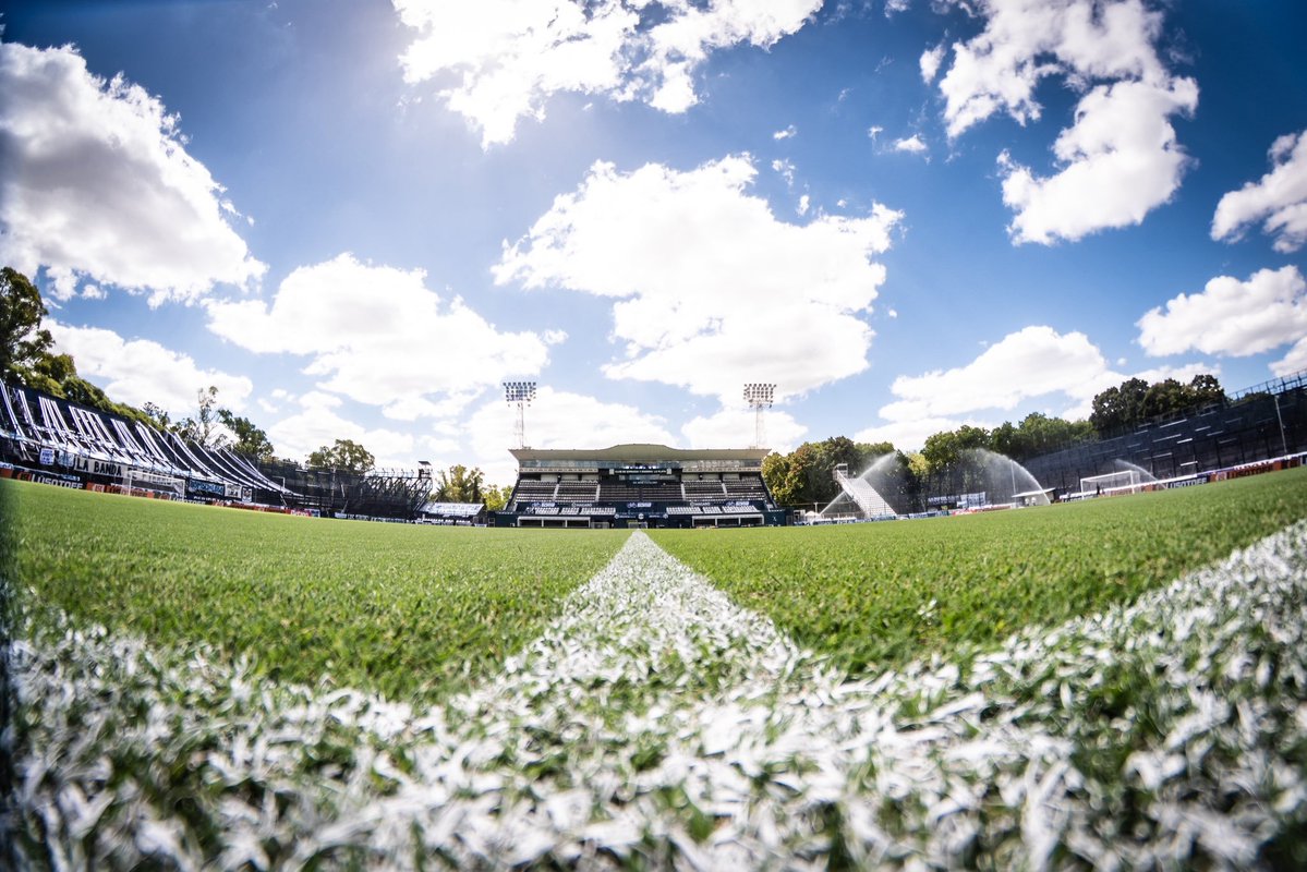 El Juan Carmelo Zerillo es el undécimo estadio en que más jugó <a href="/RosarioCentral/">Rosario Central</a> oficialmente con 71 partidos: 21 G-18 E-32 P (incluye 3 PJ vs Estudiantes).
…bolistasderosariocentral.blogspot.com/p/gimnasia-y-e…
No ganábamos 3 partidos seguidos como visitantes del Lobo desde 1971-72 (la racha llegó a 5).