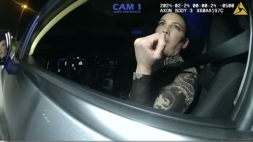 vernesm's tweet image. What’s is “white privilege”…white privilege is when white people act stupid…and for their stupidity they are blaming immigrants…this “immigrant officers were about to give her a break…”white privilege mother’ decided to go to jail..… #whiteprivilege 

youtu.be/XY641kka1so?si…