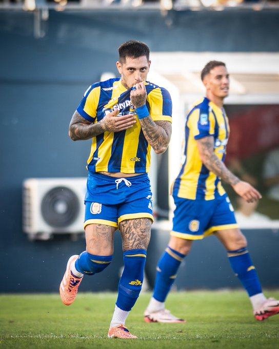 Gastón Ávila lleva 4 goles en <a href="/RosarioCentral/">Rosario Central</a>:
-todos de cabeza
-segundo como visitante
-segundo en el ST
-tercero desde el área grande
-tercero para pasar a ganar
Volvió a convertir para Central después de 4 años y 5 meses.