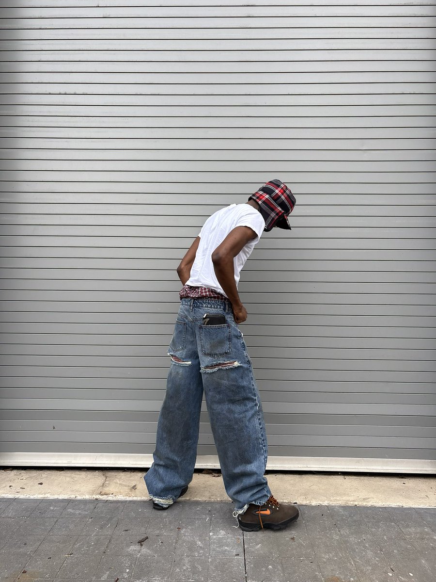 banbanish's tweet photo. Droppin these pants March 7th. https://t.co/c0Tfegf2Lh