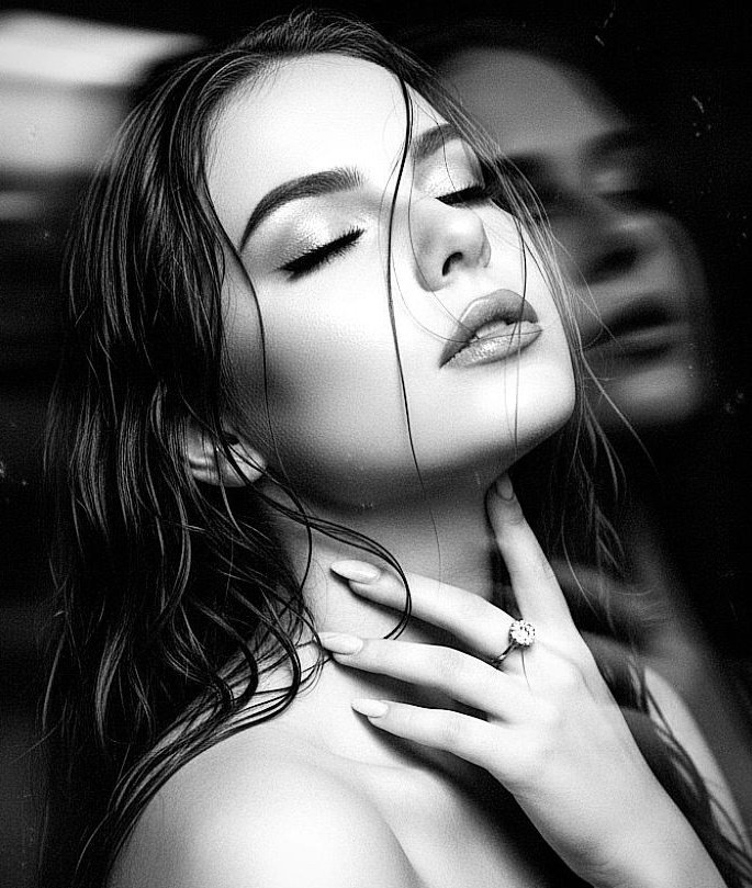 ••
~
~
يسافـرون كثيــرا. 
..
أولئــك الماكثـون 
فـي أماكنهـــم  💔

💜🕊

~
••
#ɾαɳα